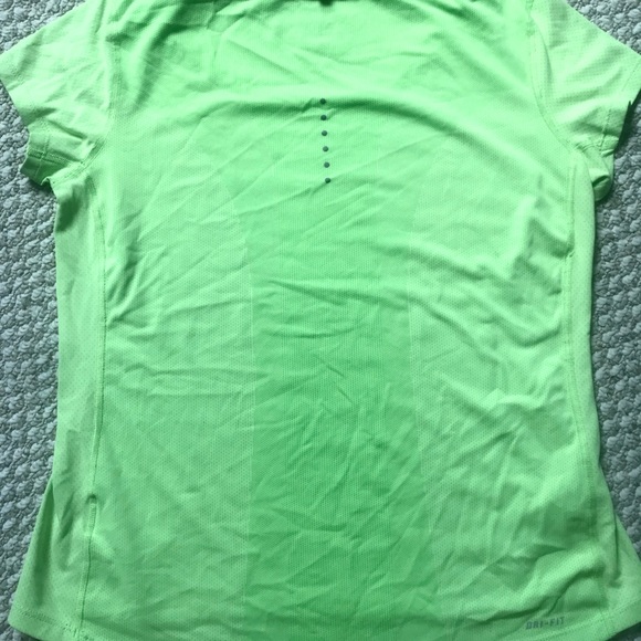 Nike Dri-Fit workout shirt - Picture 2 of 4